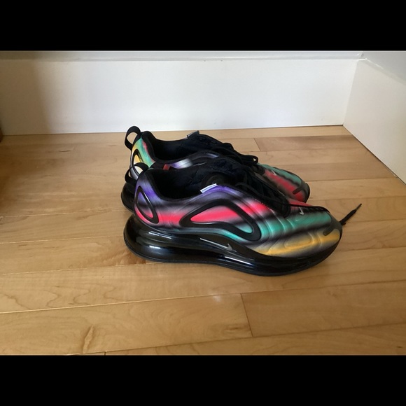 Nike Airmax 720 black neons size 5.5 - Picture 2 of 5